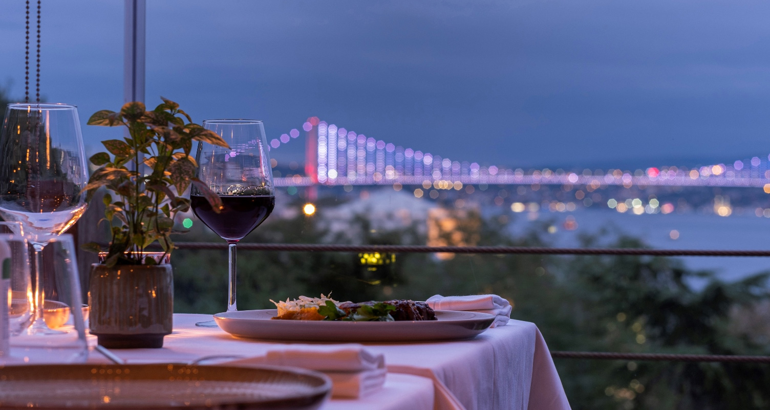 İstanbul’un Deniz Manzaralı 16 Restoranı İstanbul’un Deniz Manzaralı 16 Restoranı