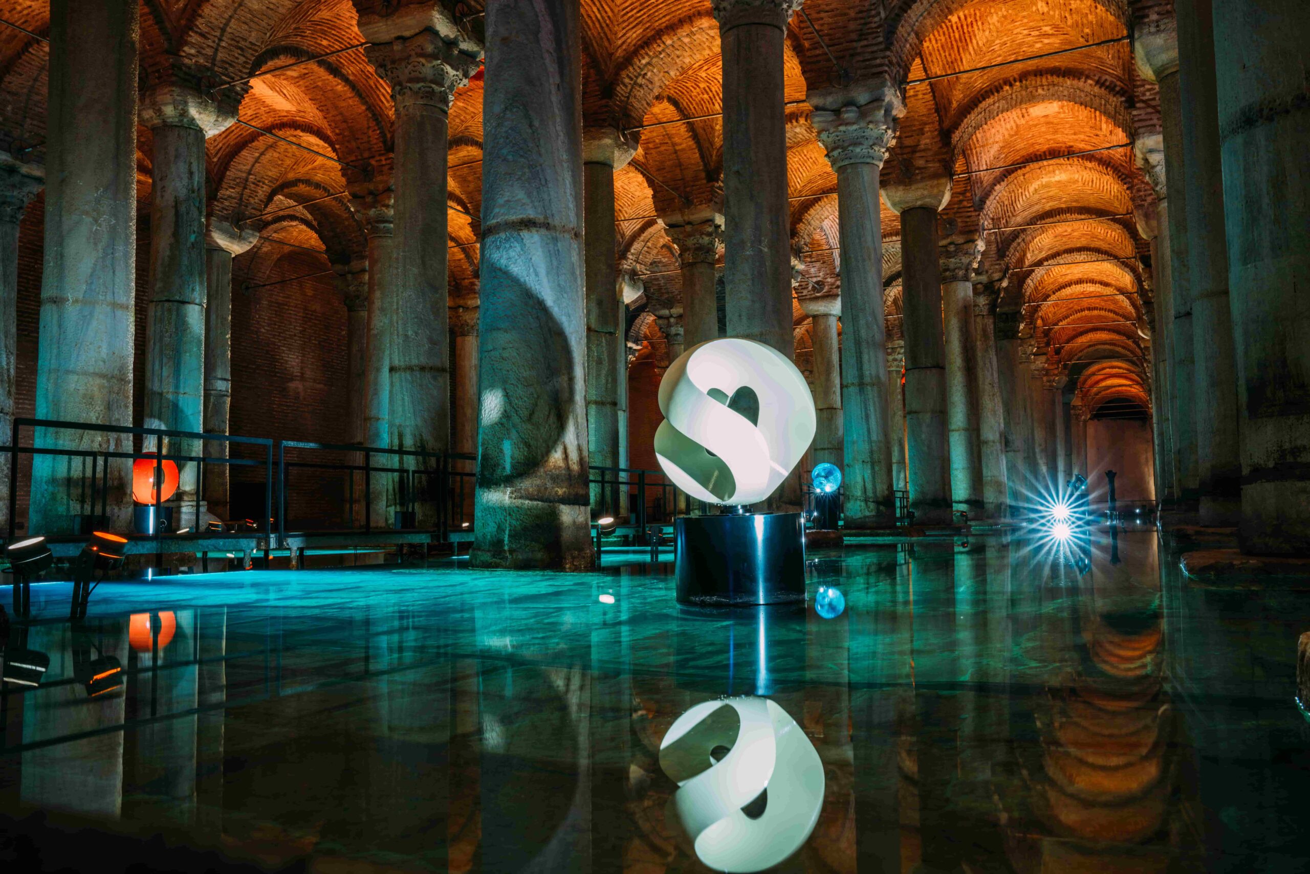 From Plato's Cave to the Basilica Cistern: Yeraltının Kapıları From Plato'S Cave To The Basilica Cistern: Yeraltının Kapıları