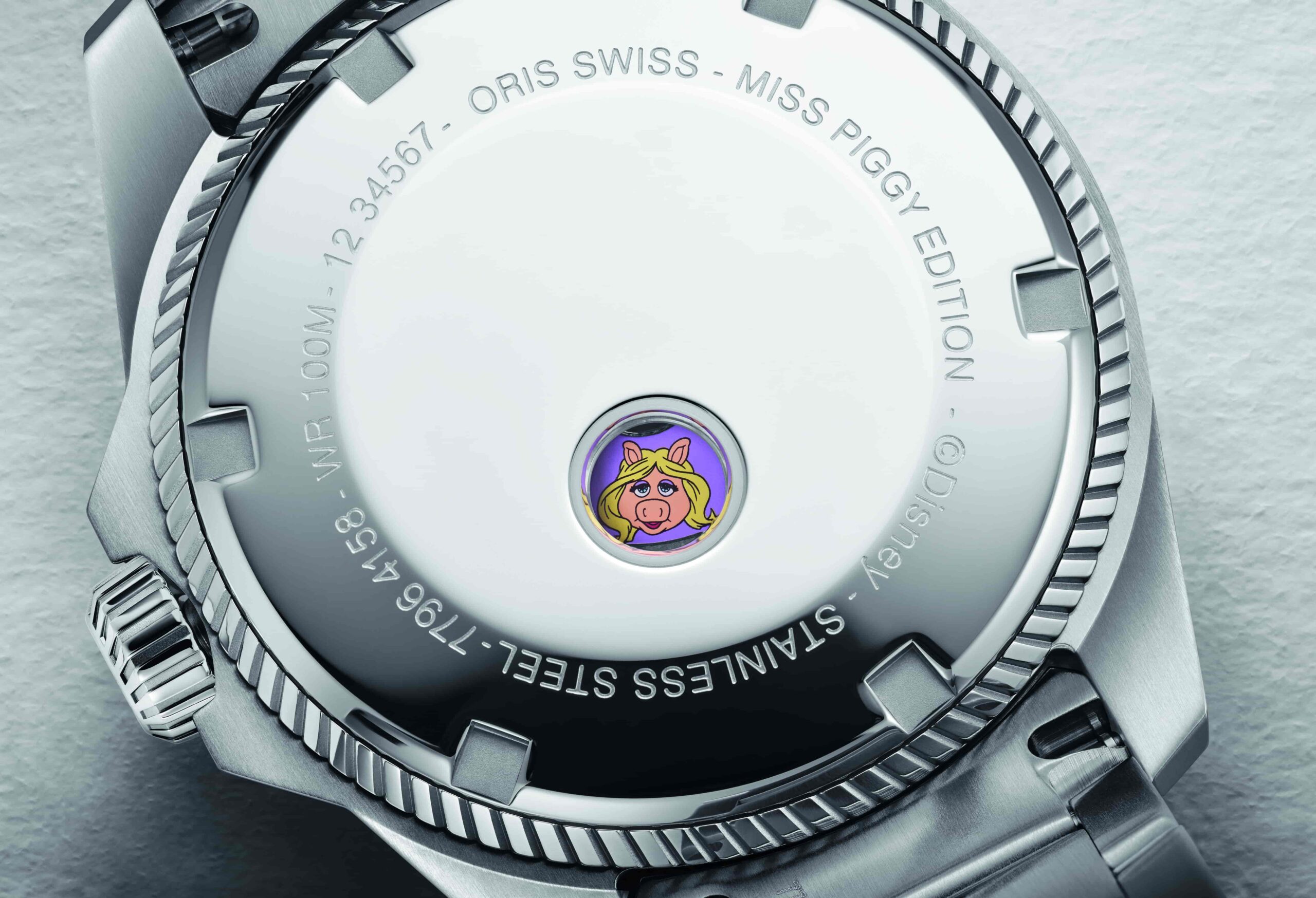 Muppet’lar Geri Döndü: Oris ProPilot x Miss Piggy Edition Propilot X Miss Piggy