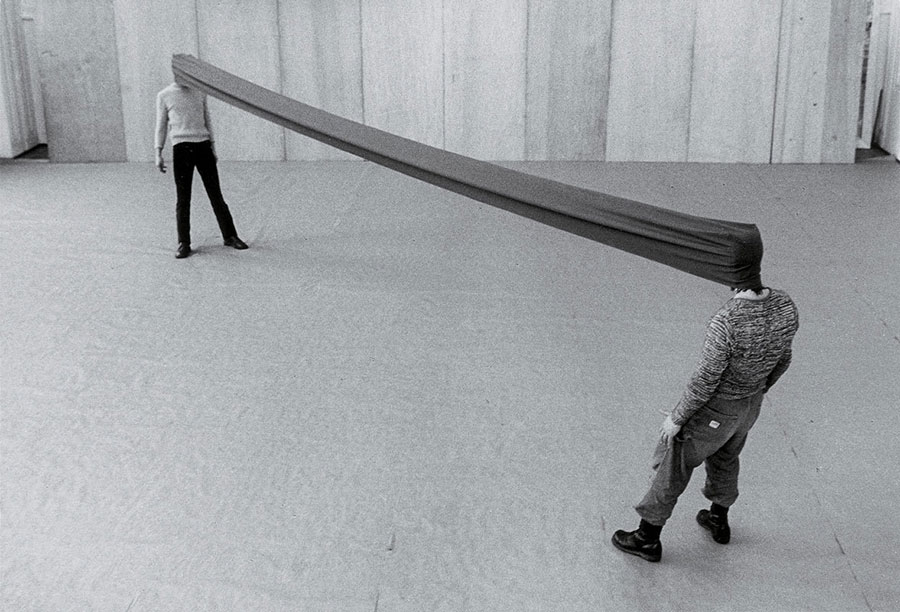 “Attempt to be a Sculpture” by Franz Erhard Walther at Arter © Franz Erhard Walther