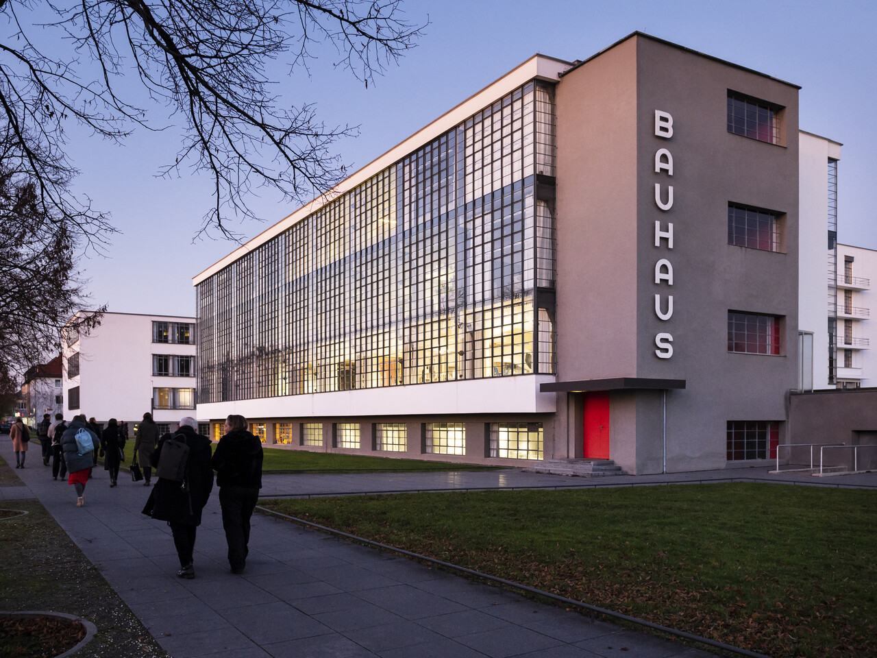 11 Modern Buildings You Must See—And the Stories Behind Them 11 Modern Buildings You Must See—And The Stories Behind Them