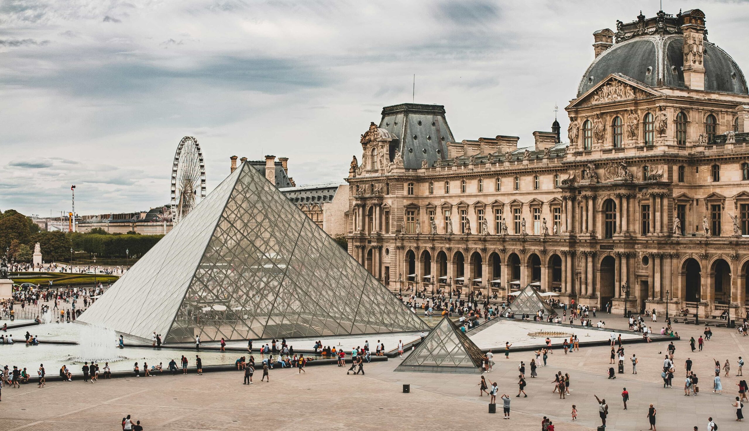 11 Modern Buildings You Must See—And the Stories Behind Them 11 Modern Buildings You Must See—And The Stories Behind Them