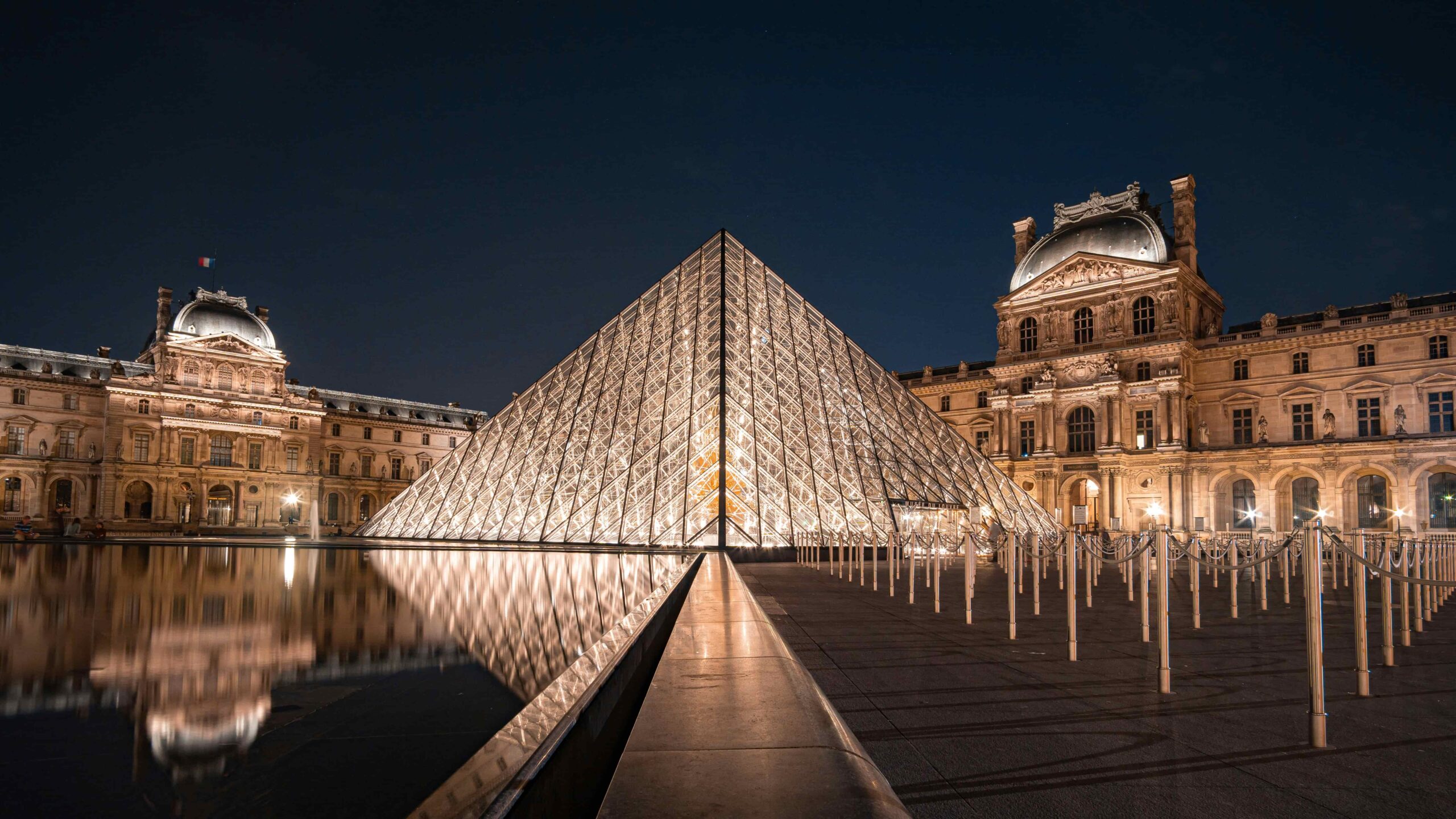 11 Modern Buildings You Must See—And the Stories Behind Them 11 Modern Buildings You Must See—And The Stories Behind Them