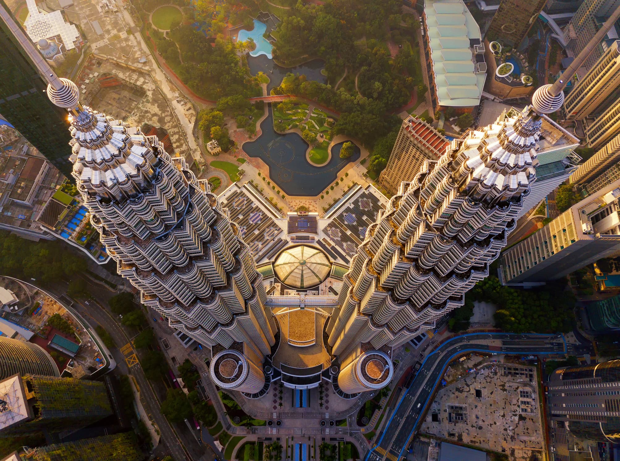 11 Modern Buildings You Must See—And the Stories Behind Them 11 Modern Buildings You Must See—And The Stories Behind Them
