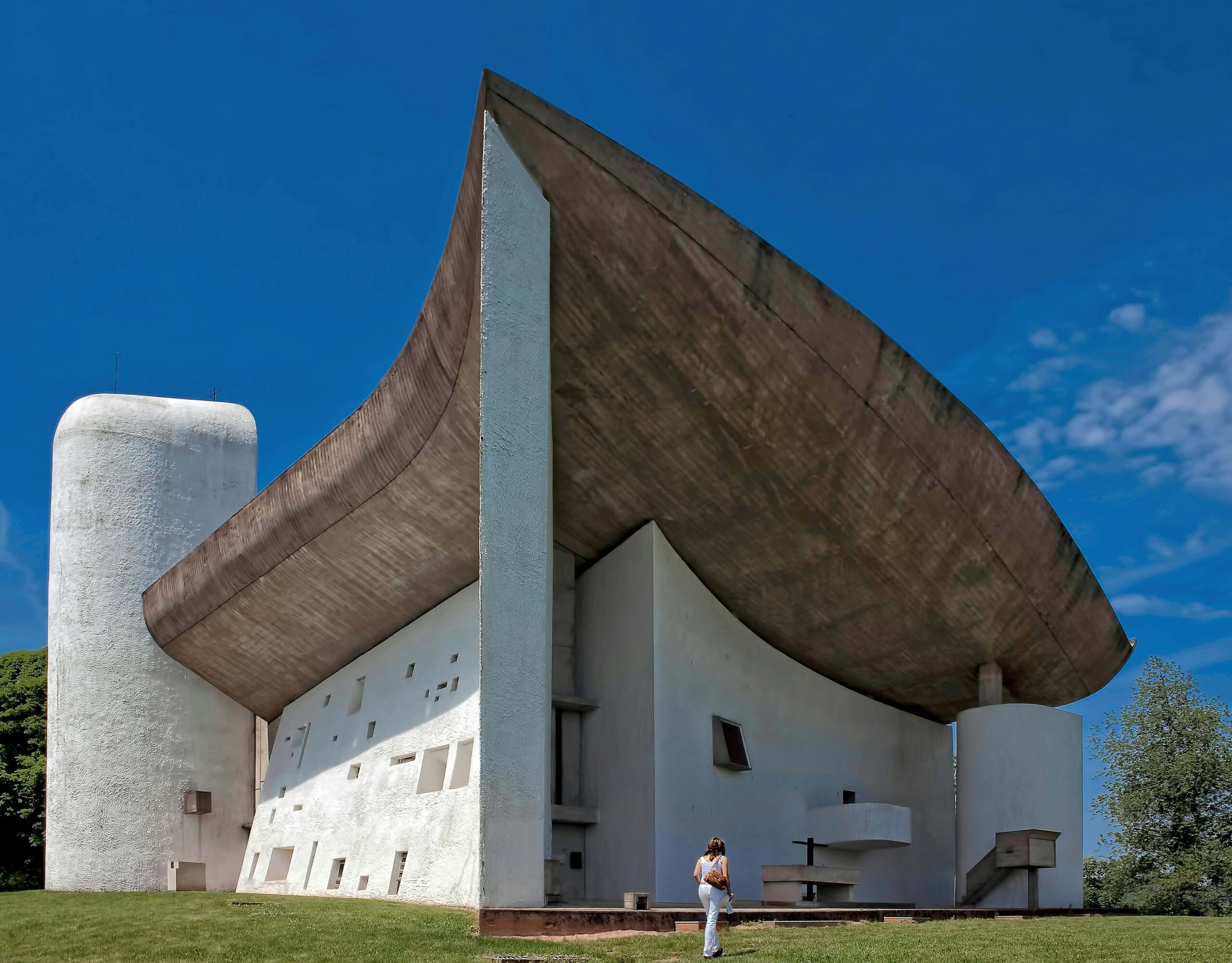 11 Modern Buildings You Must See—And the Stories Behind Them 11 Modern Buildings You Must See—And The Stories Behind Them