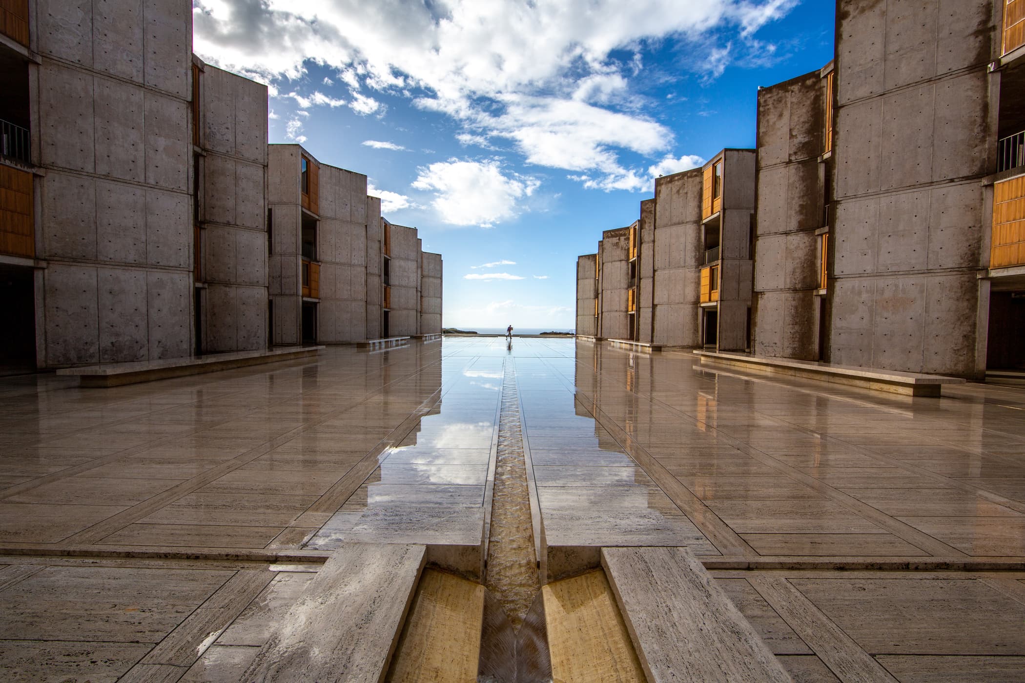11 Modern Buildings You Must See—And the Stories Behind Them 11 Modern Buildings You Must See—And The Stories Behind Them