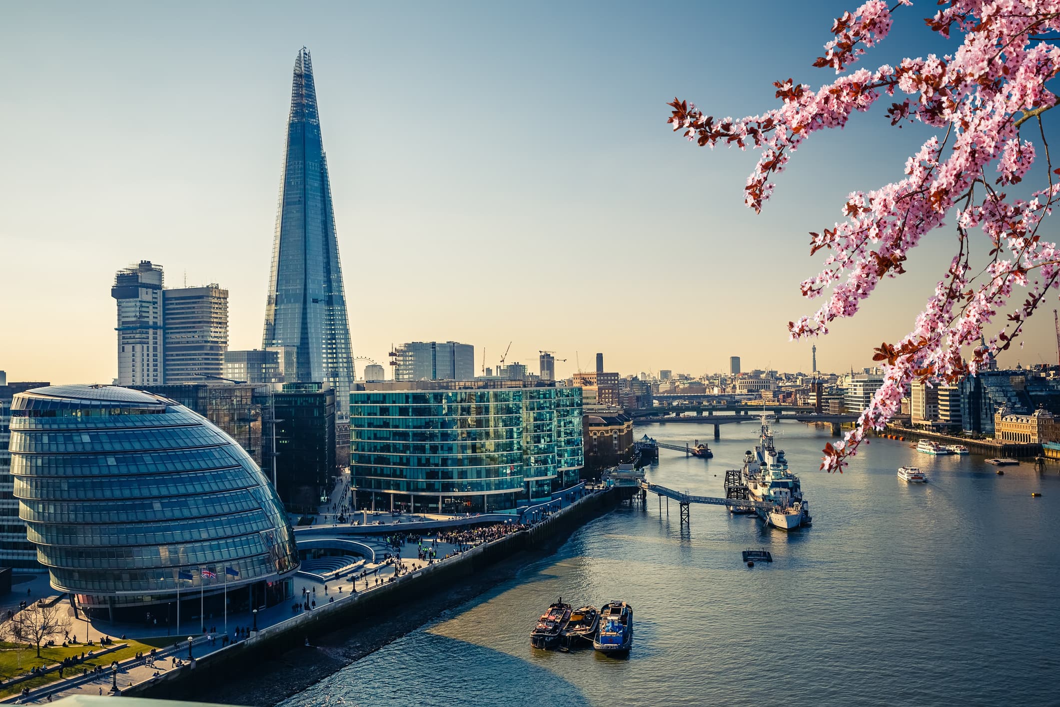 11 Modern Buildings You Must See—And the Stories Behind Them 11 Modern Buildings You Must See—And The Stories Behind Them