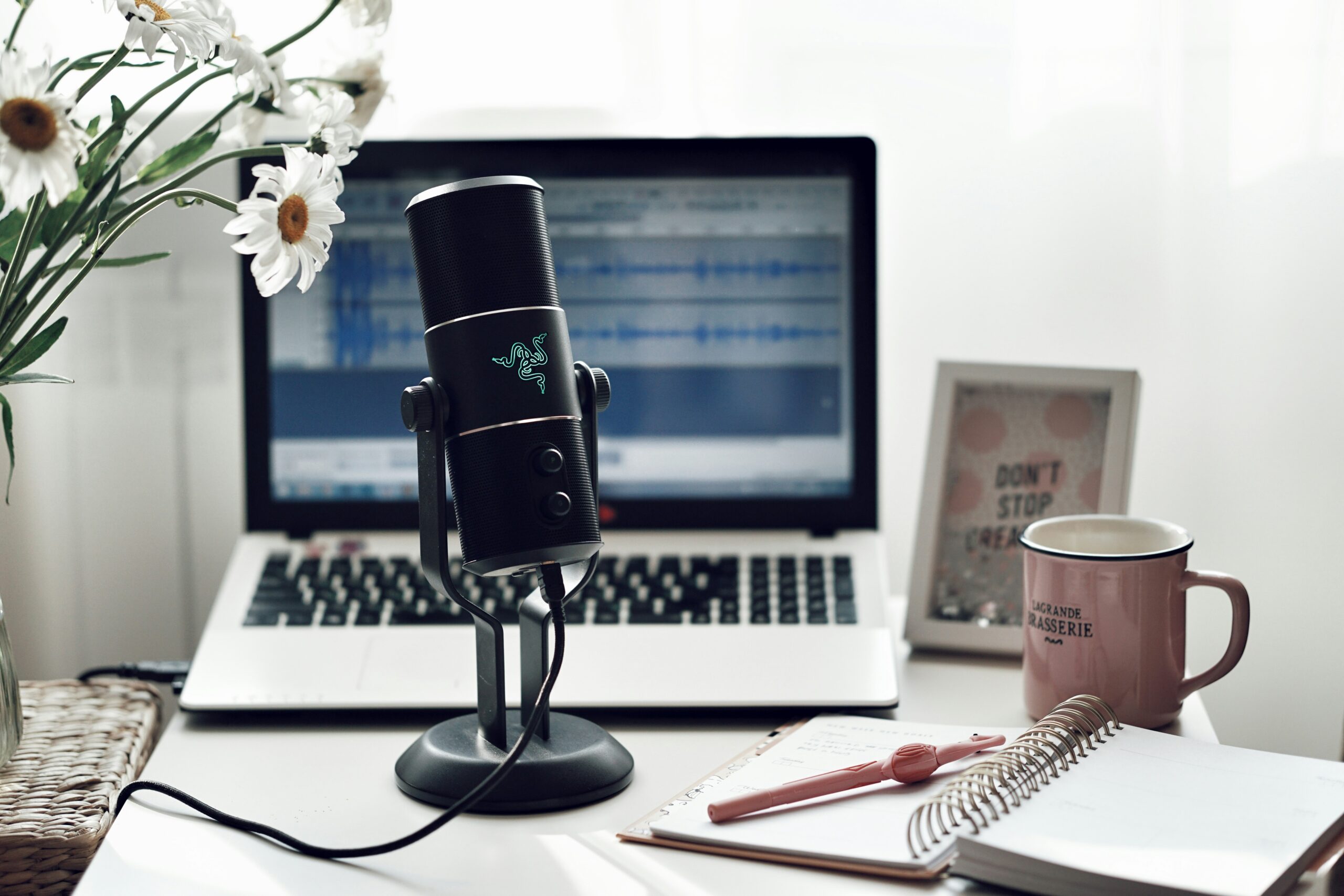 Kendinizi İyi Hissettirecek Podcast’ler Kendinizi İyi Hissettirecek Podcast’ler