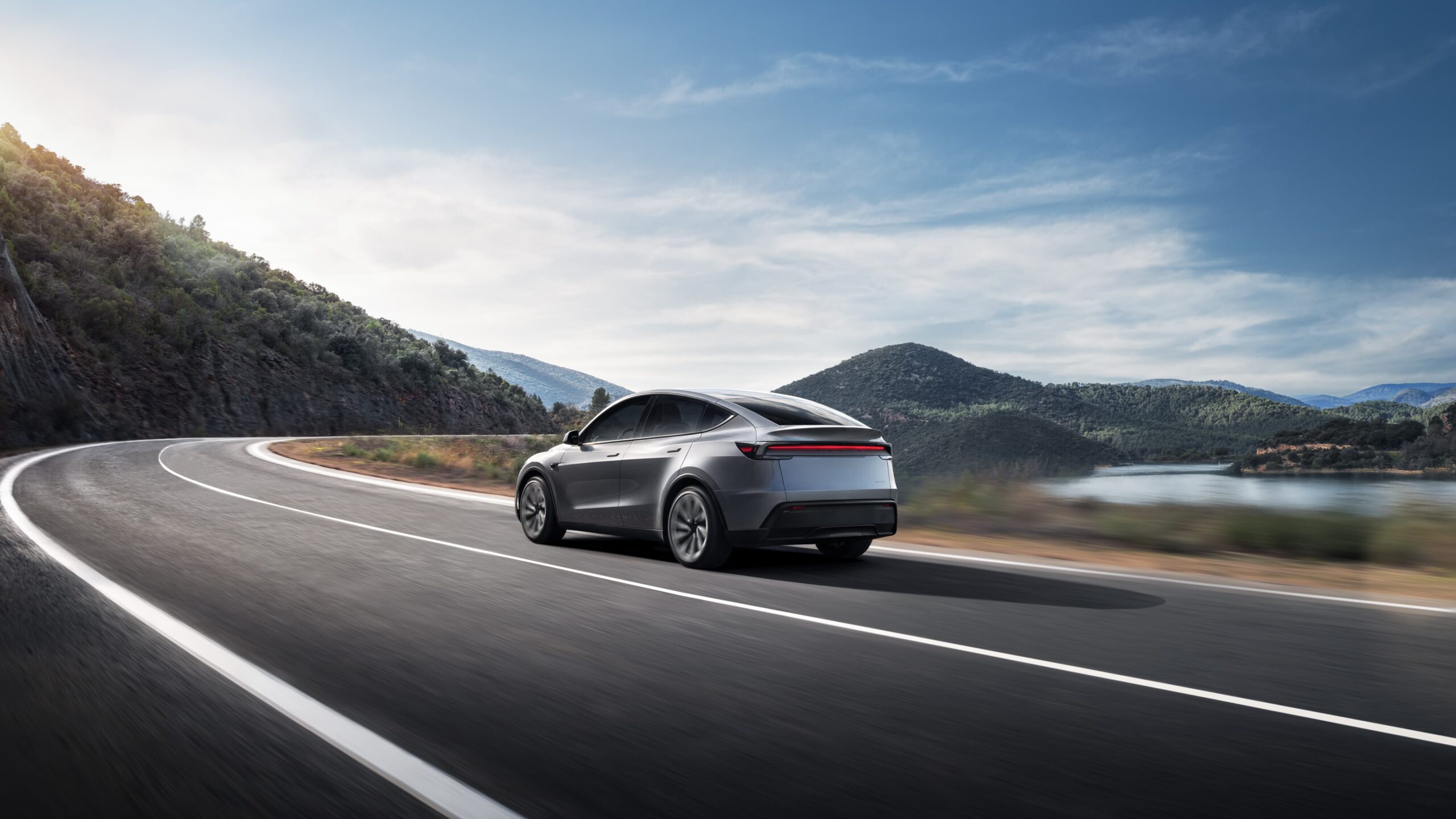 Tesla Model Y Juniper Sr Türkiye’de Ama…!