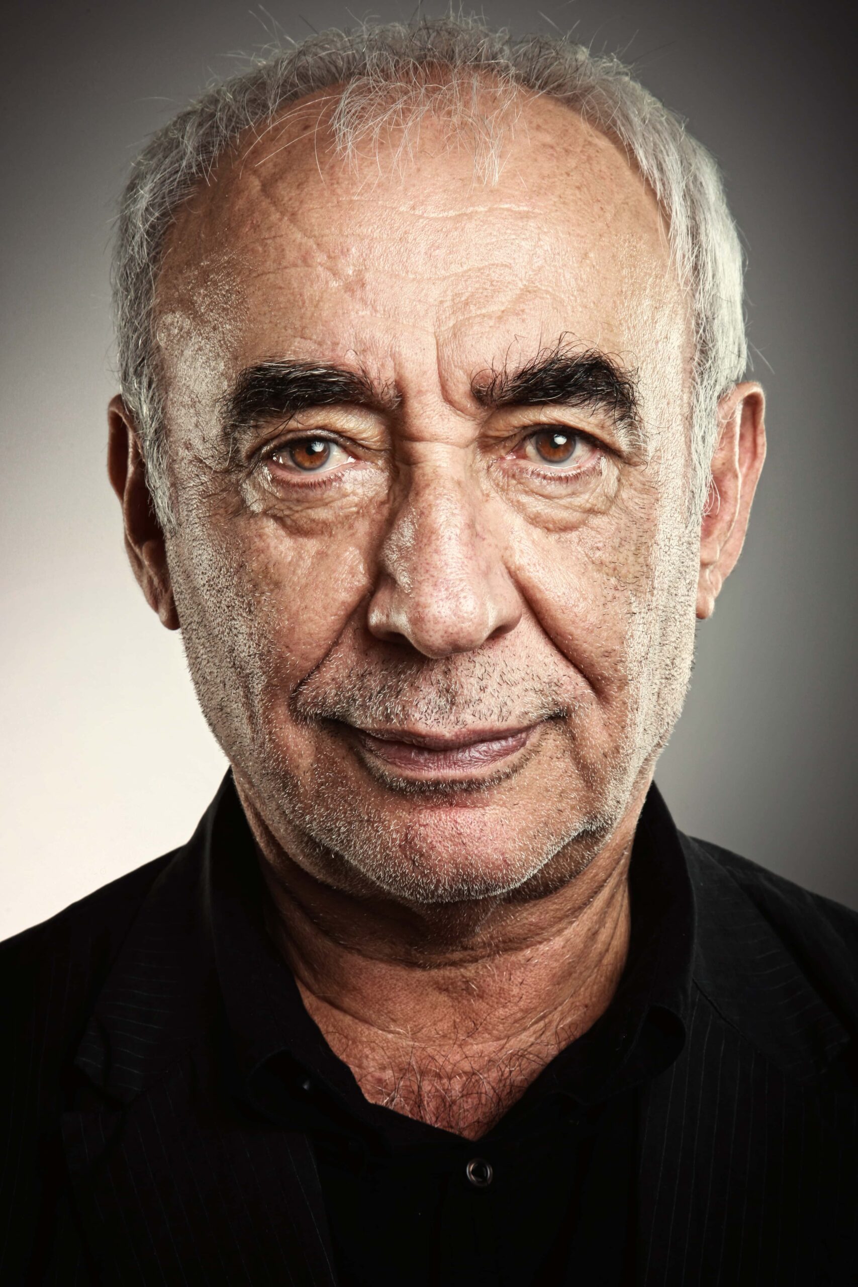 Mehmet Turgut: "Dünya Yıkılsa Gülümseyip Geçerim" Mehmet Turgut: &Quot;Dünya Yıkılsa Gülümseyip Geçerim&Quot;