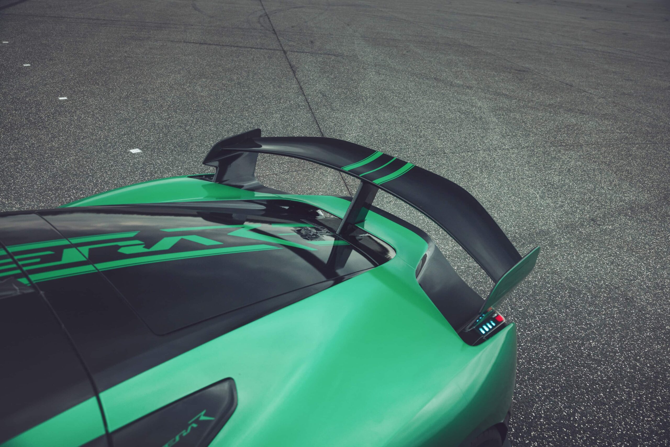 Dünyanın En Hızlı Otomobili Rimac Nevera R Oldu!