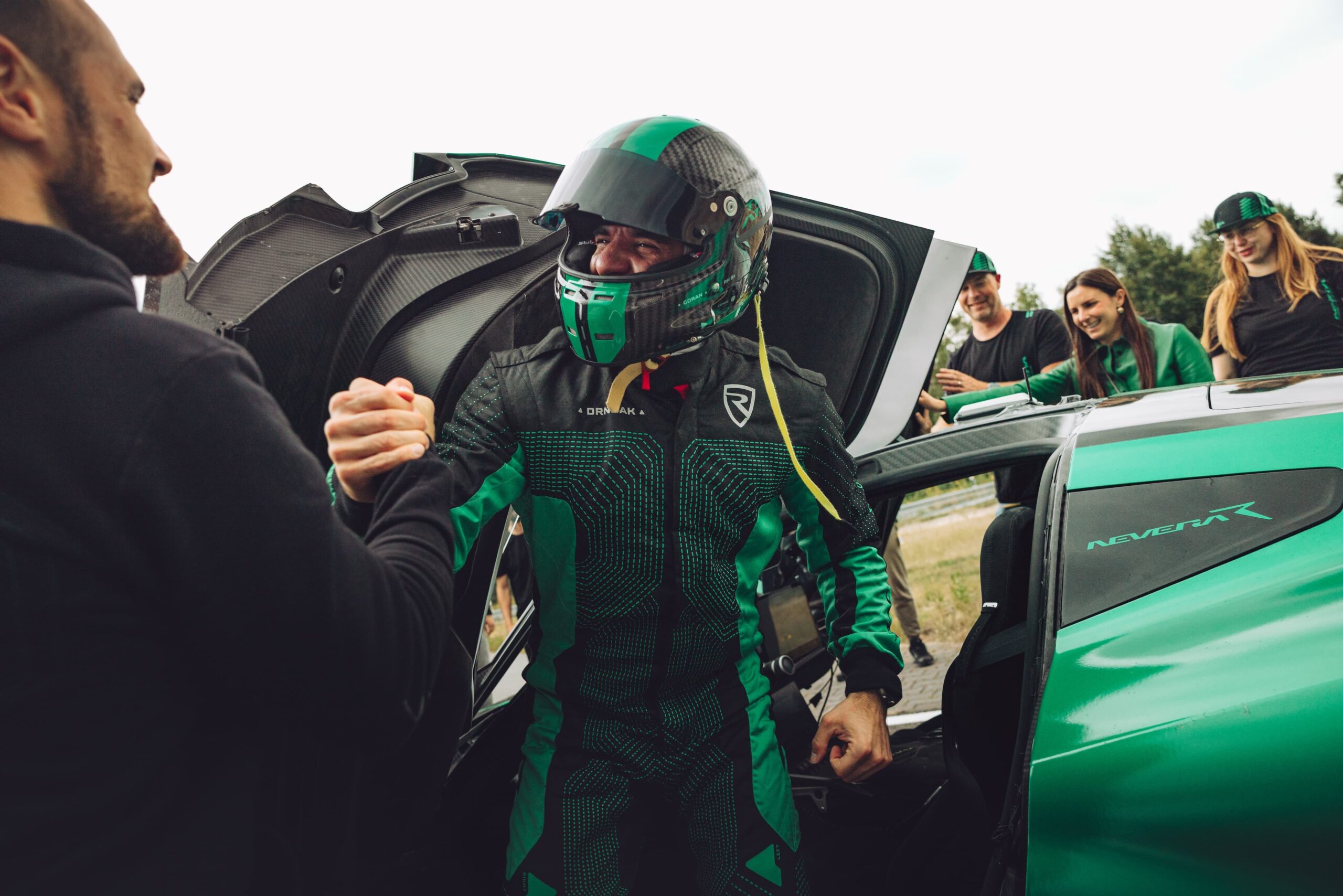 Dünyanın En Hızlı Otomobili Rimac Nevera R Oldu!