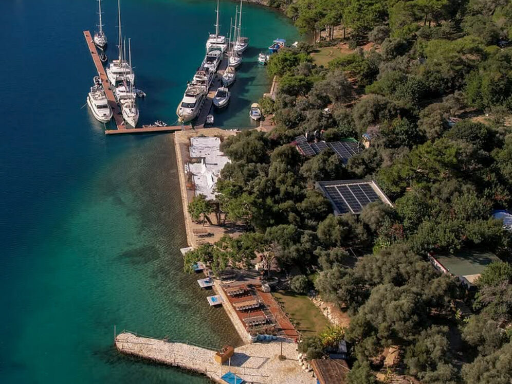 10 Restaurants That You Can Dock Your Boat