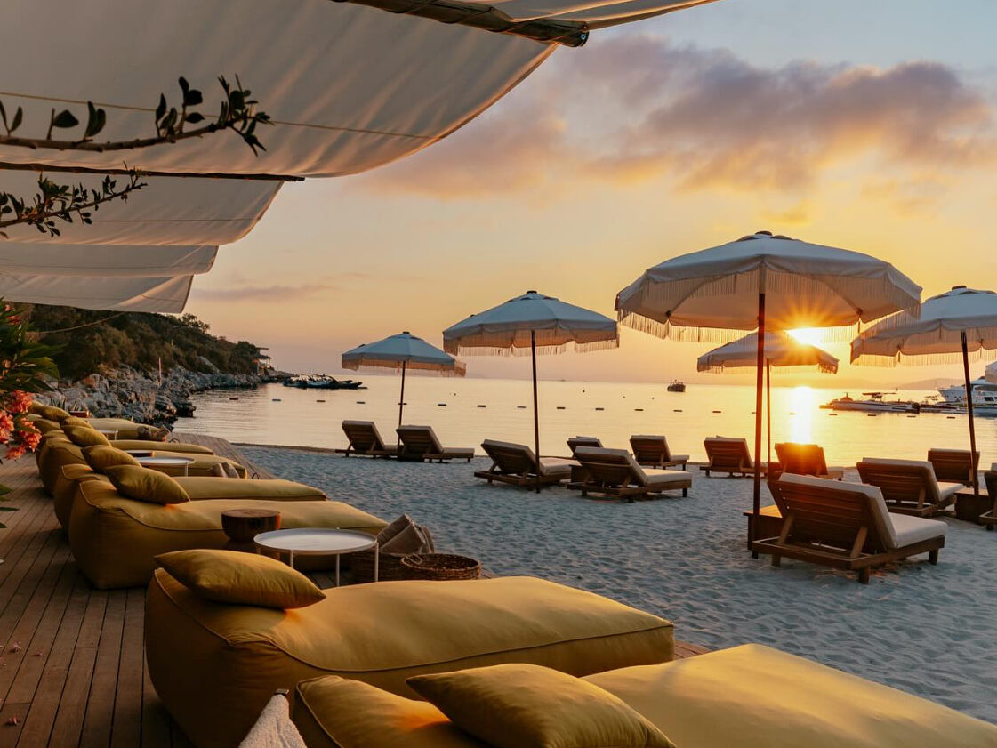 10 Restaurants That You Can Dock Your Boat