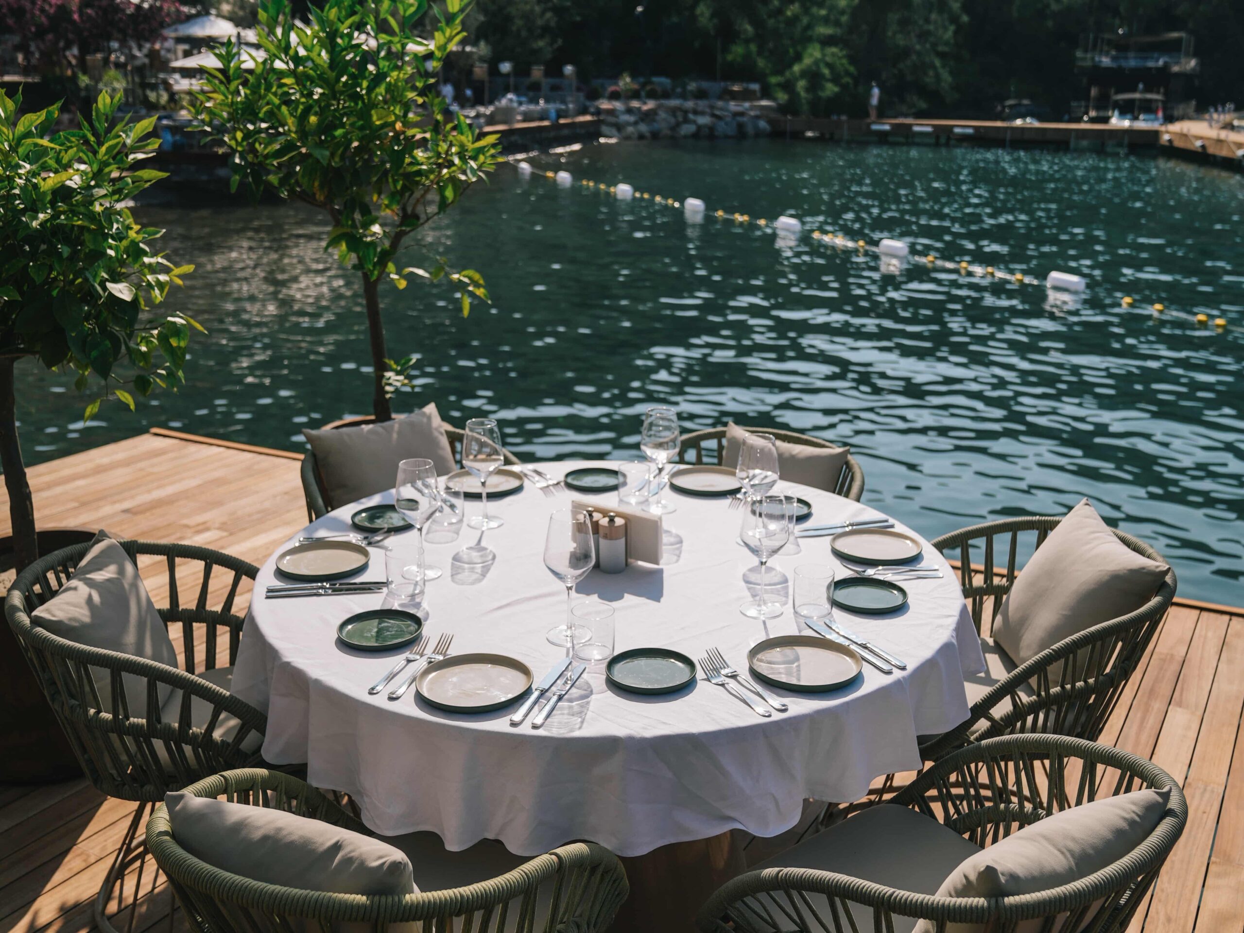 Tekneyle Gidebileceğiniz 10 Restoran