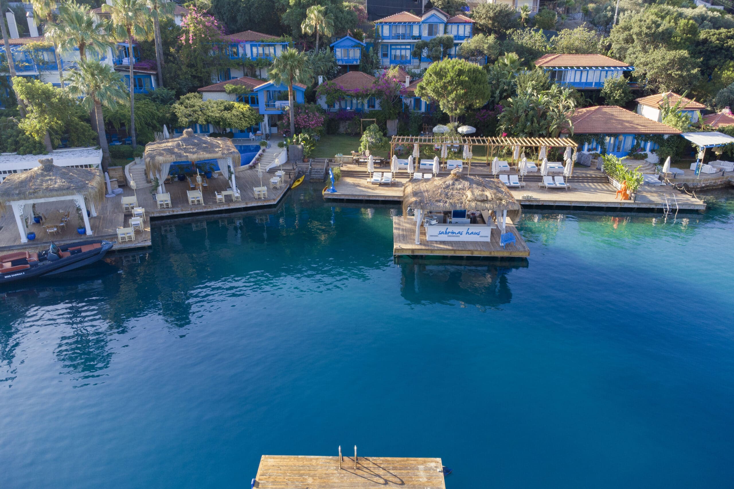 10 Restaurants That You Can Dock Your Boat