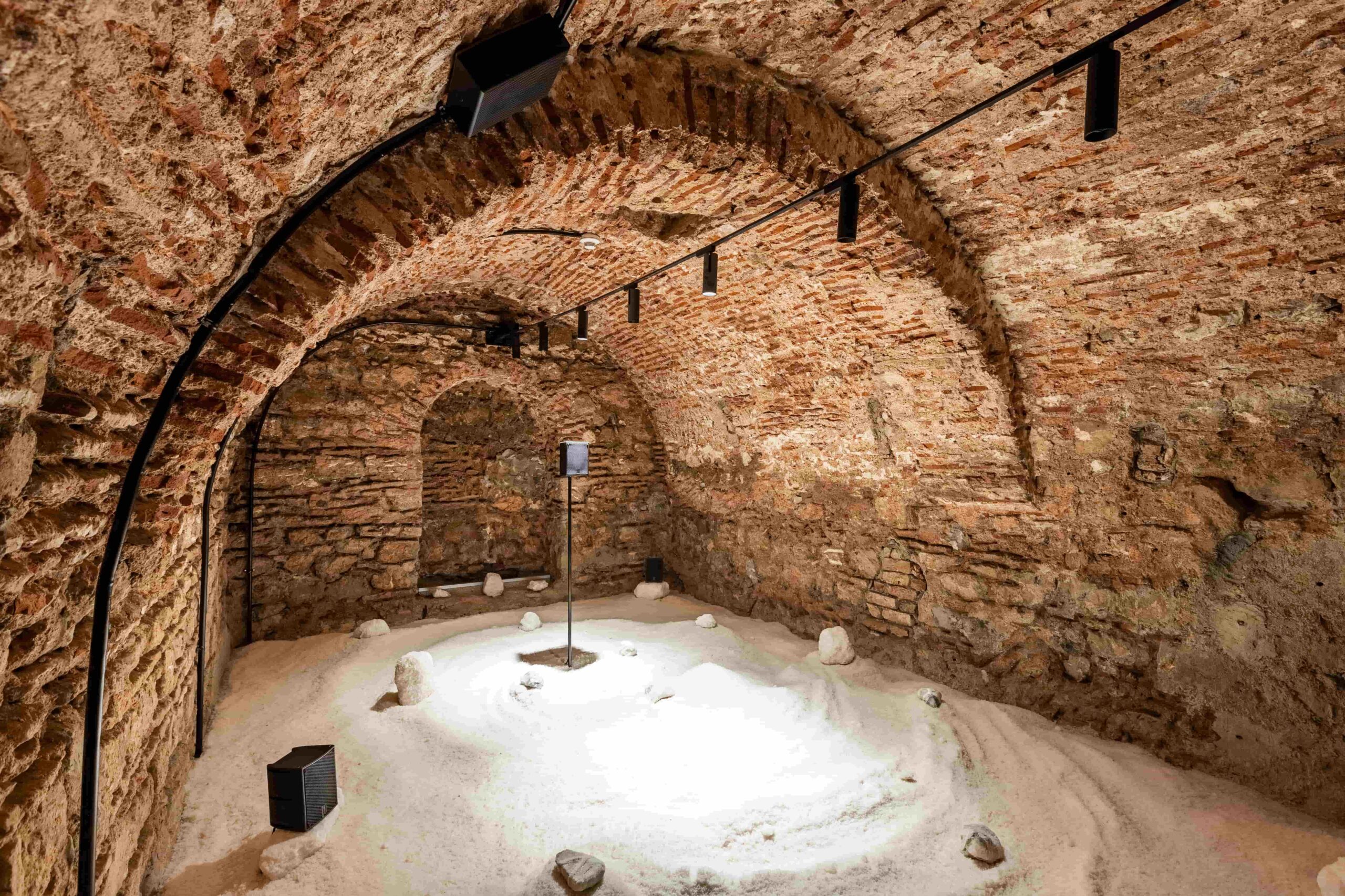 18. İstanbul Bienali’nde Mutlaka Görmeniz Gereken Sanatçılar 18. İstanbul Bienali’nde Mutlaka Görmeniz Gereken Sanatçılar