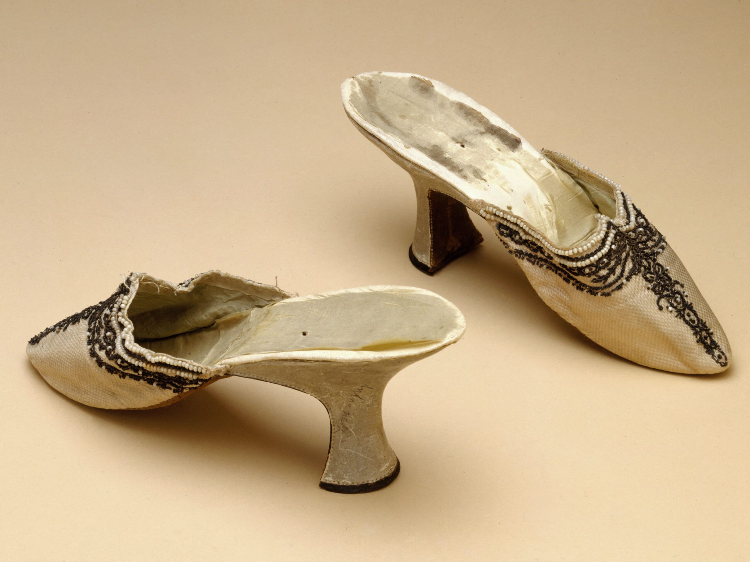 Versailles’ın Kraliçesi Londra’da: Marie Antoinette’in Zamansız Stili