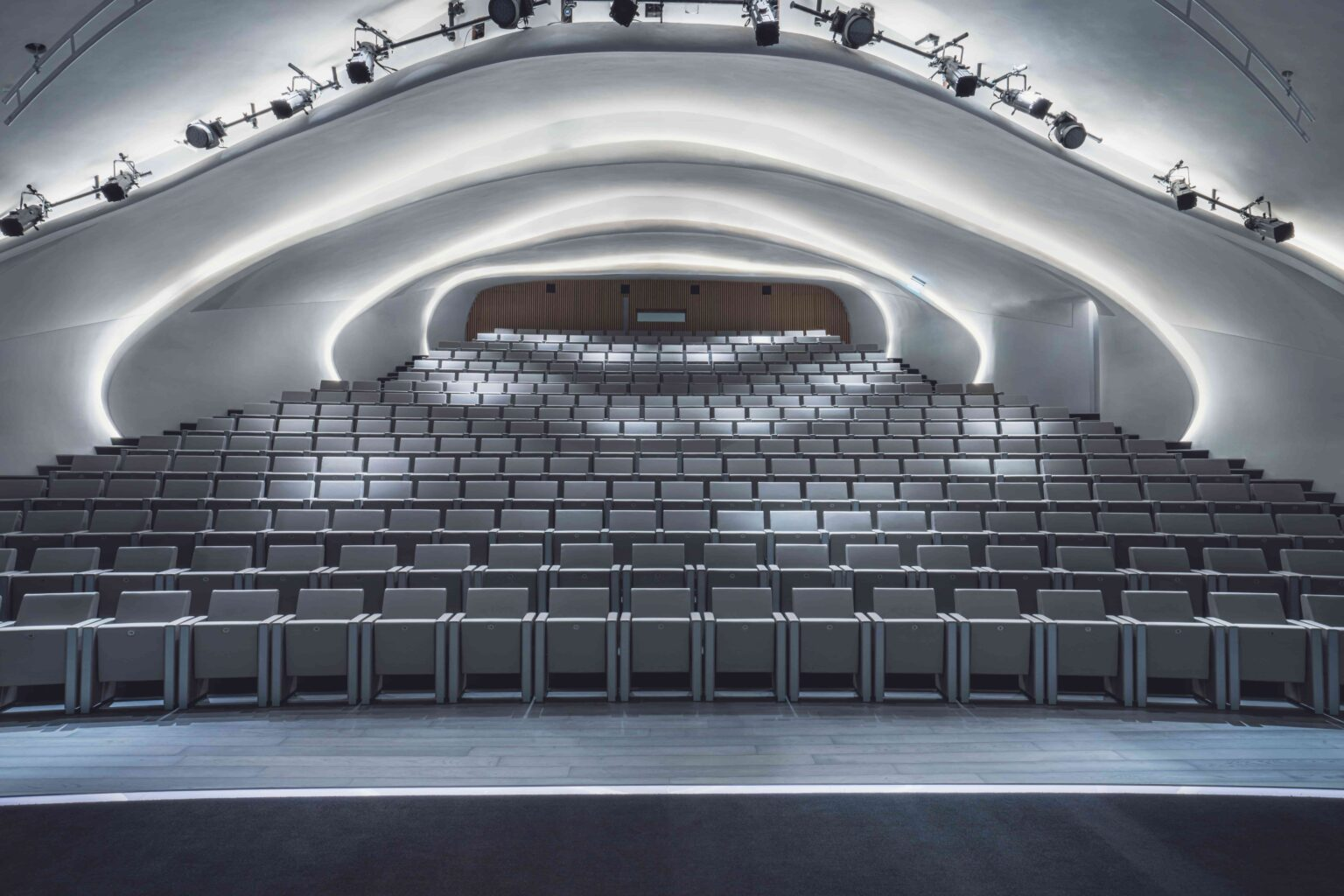 Dubai And Abu Dhabi Travel Guide