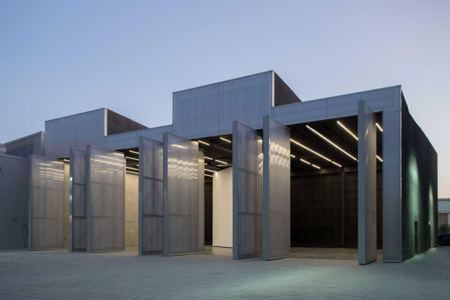 Dubai And Abu Dhabi Travel Guide