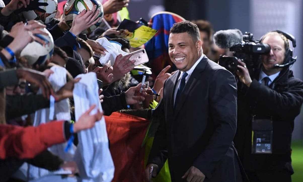 Luiz Nazario Ronaldo: The Story of How a Knee Cap Became a Phenomenon Luiz Nazario Ronaldo: The Story Of How A Knee Cap Became A Phenomenon