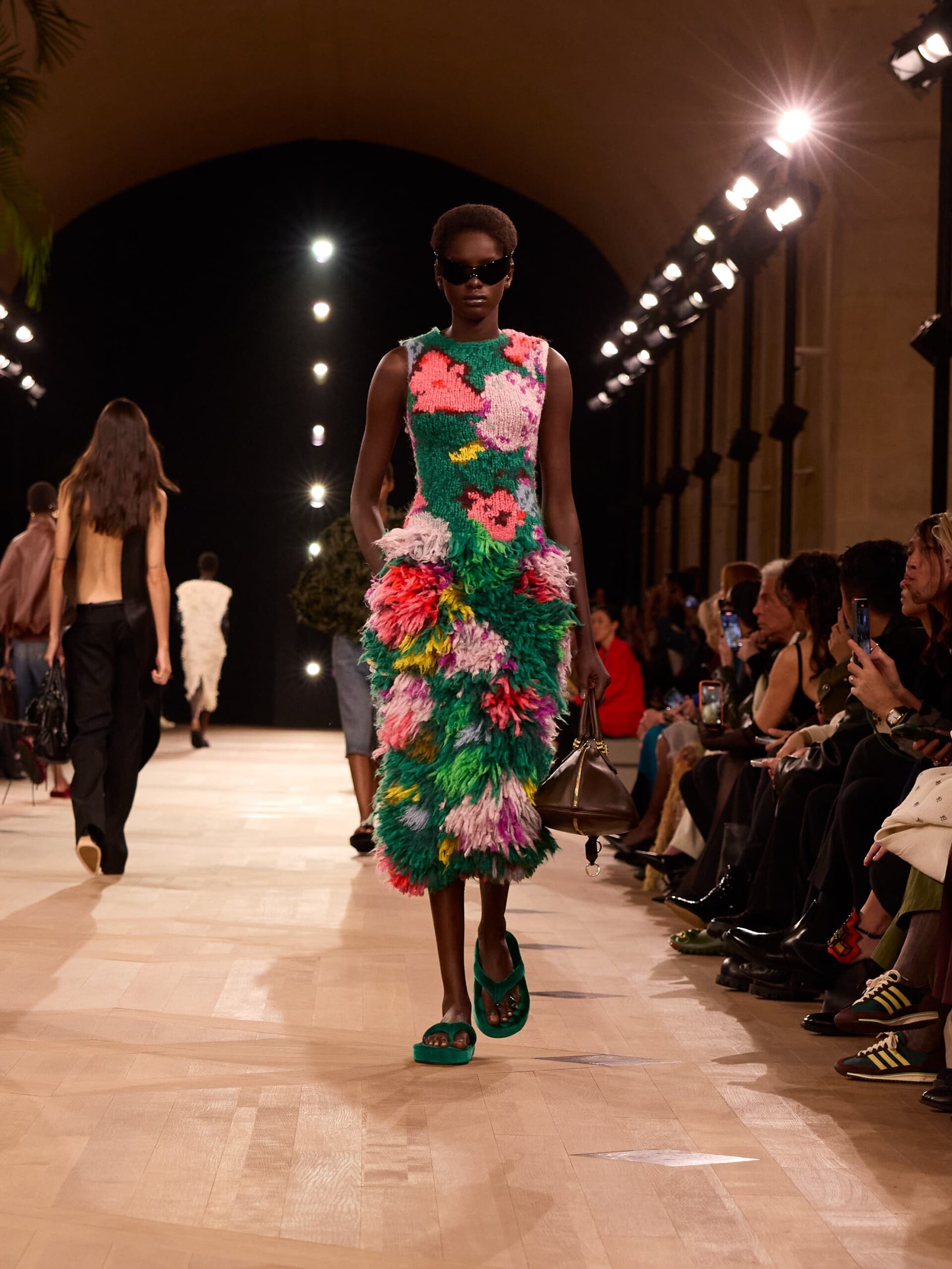 Zamansız Bir Konuşma: Paris Moda Haftası İlkbahar Yaz 2026