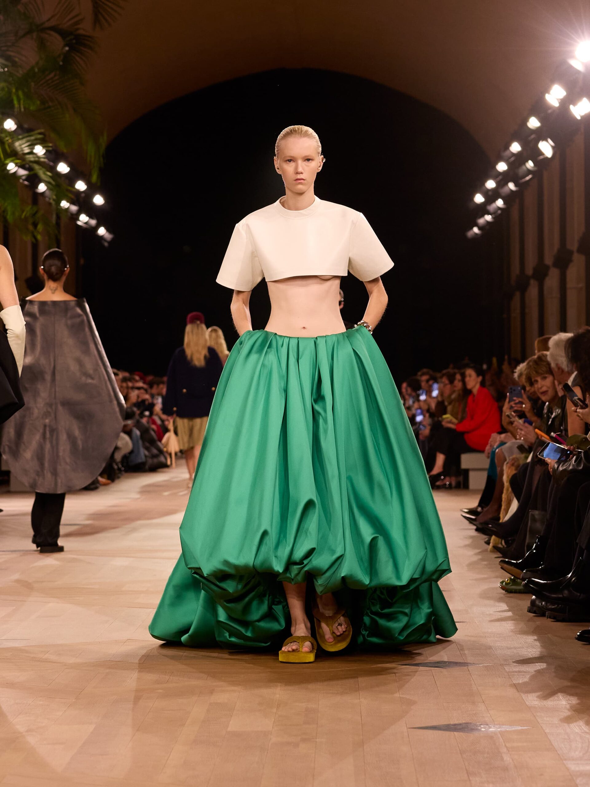 Zamansız Bir Konuşma: Paris Moda Haftası İlkbahar Yaz 2026