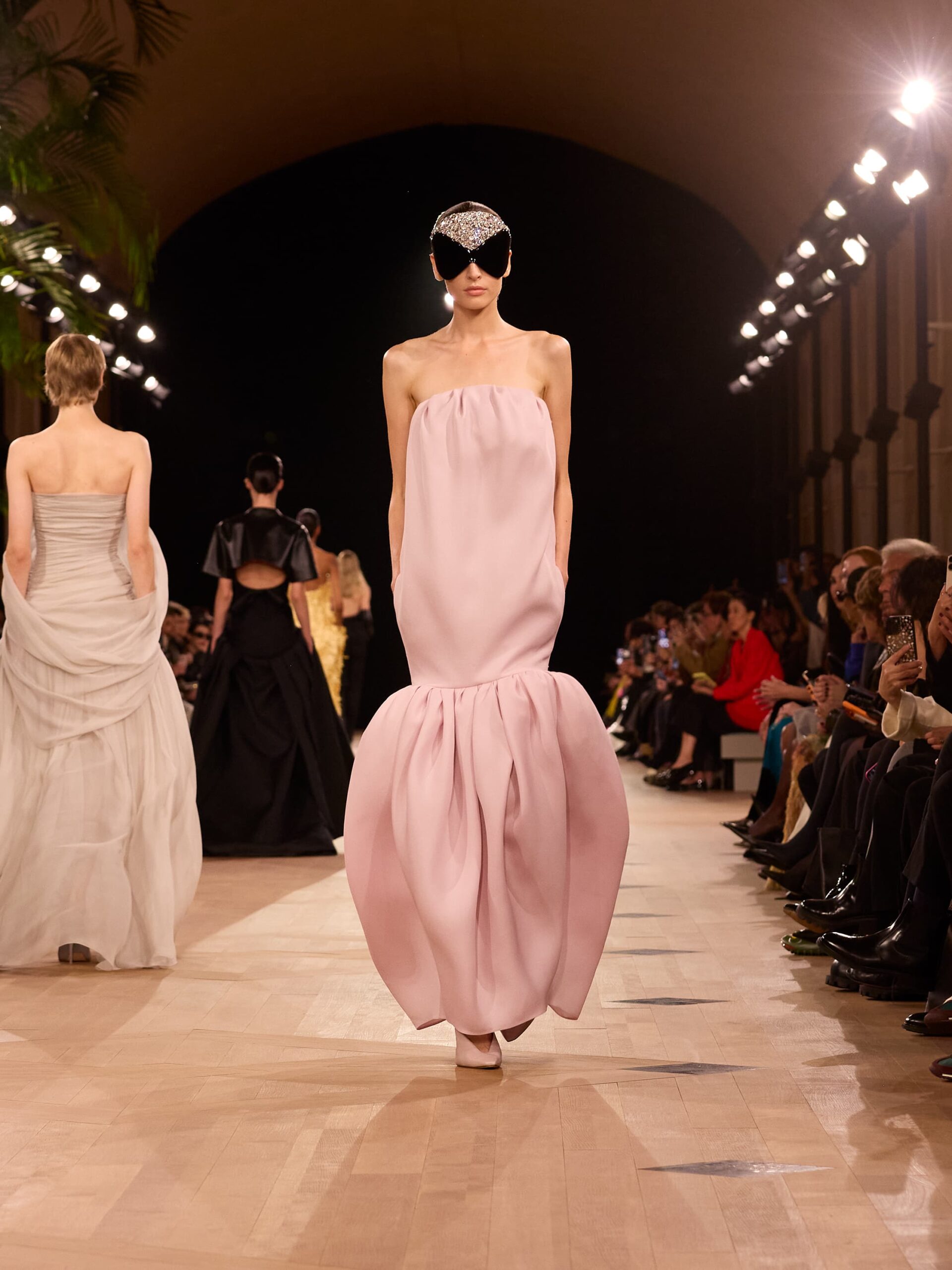 Zamansız Bir Konuşma: Paris Moda Haftası İlkbahar Yaz 2026