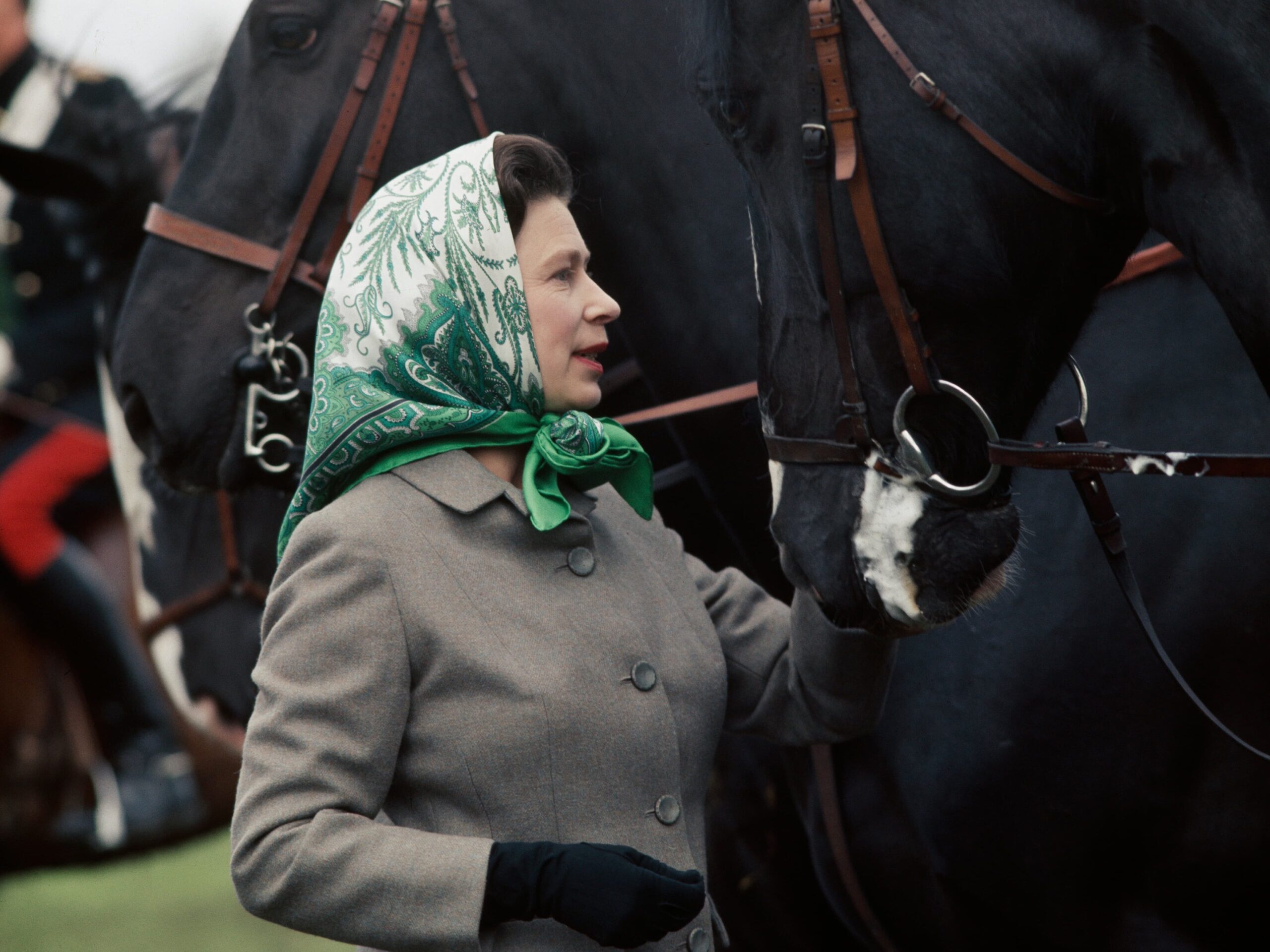İpek Fular Hakkında Bilmeniz Gerekenler