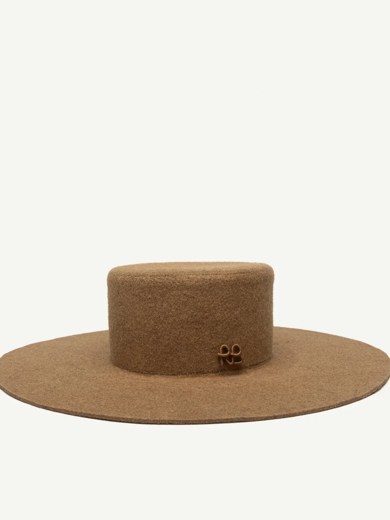 Saatolog Picks: Kış Sezonunun Öne Çıkan Aksesuarları