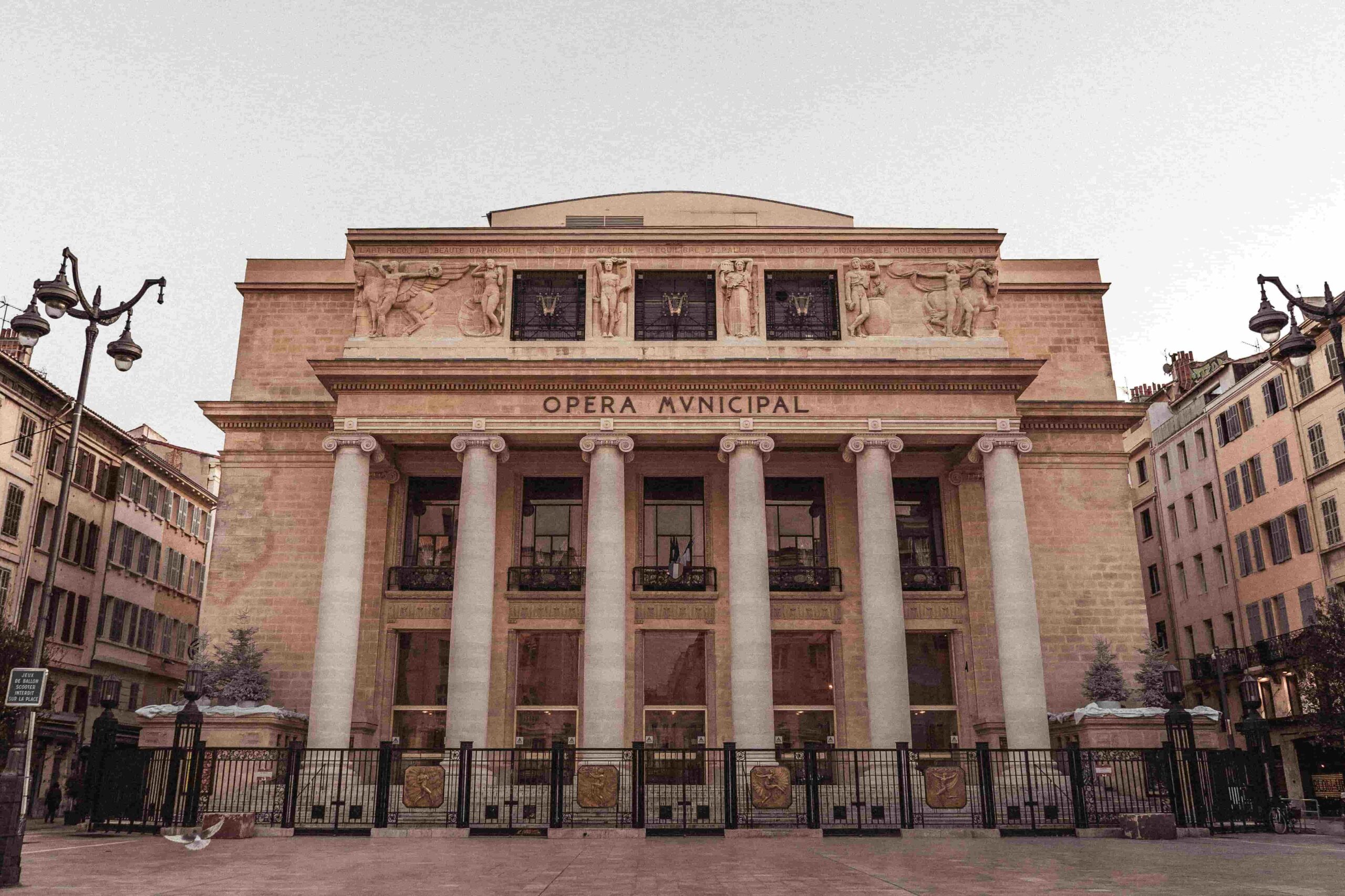 Art Deco: Modernliğin Işıltılı Yüzü 100 Yaşında Art Deco: Modernliğin Işıltılı Yüzü 100 Yaşında