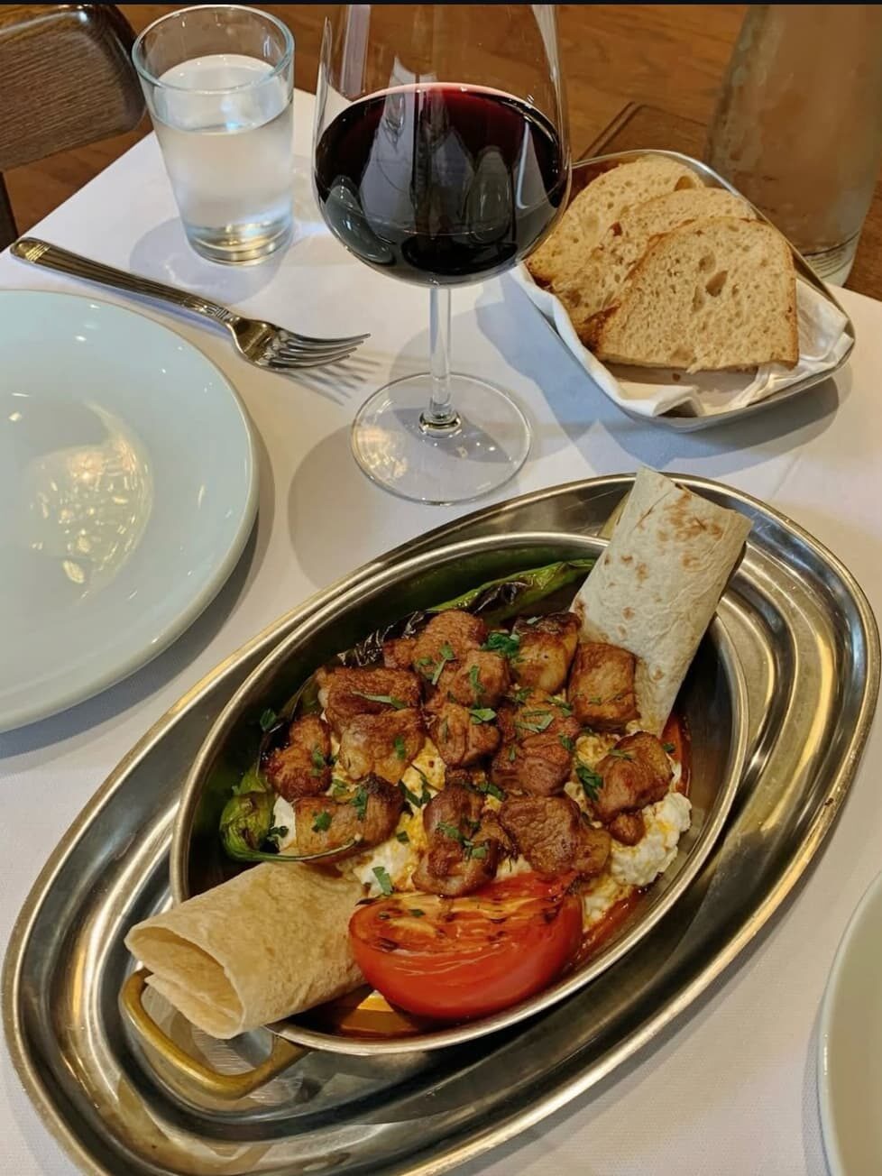 Gelenekselin İzinde: İstanbul Lokantaları Gelenekselin İzinde: İstanbul Lokantaları