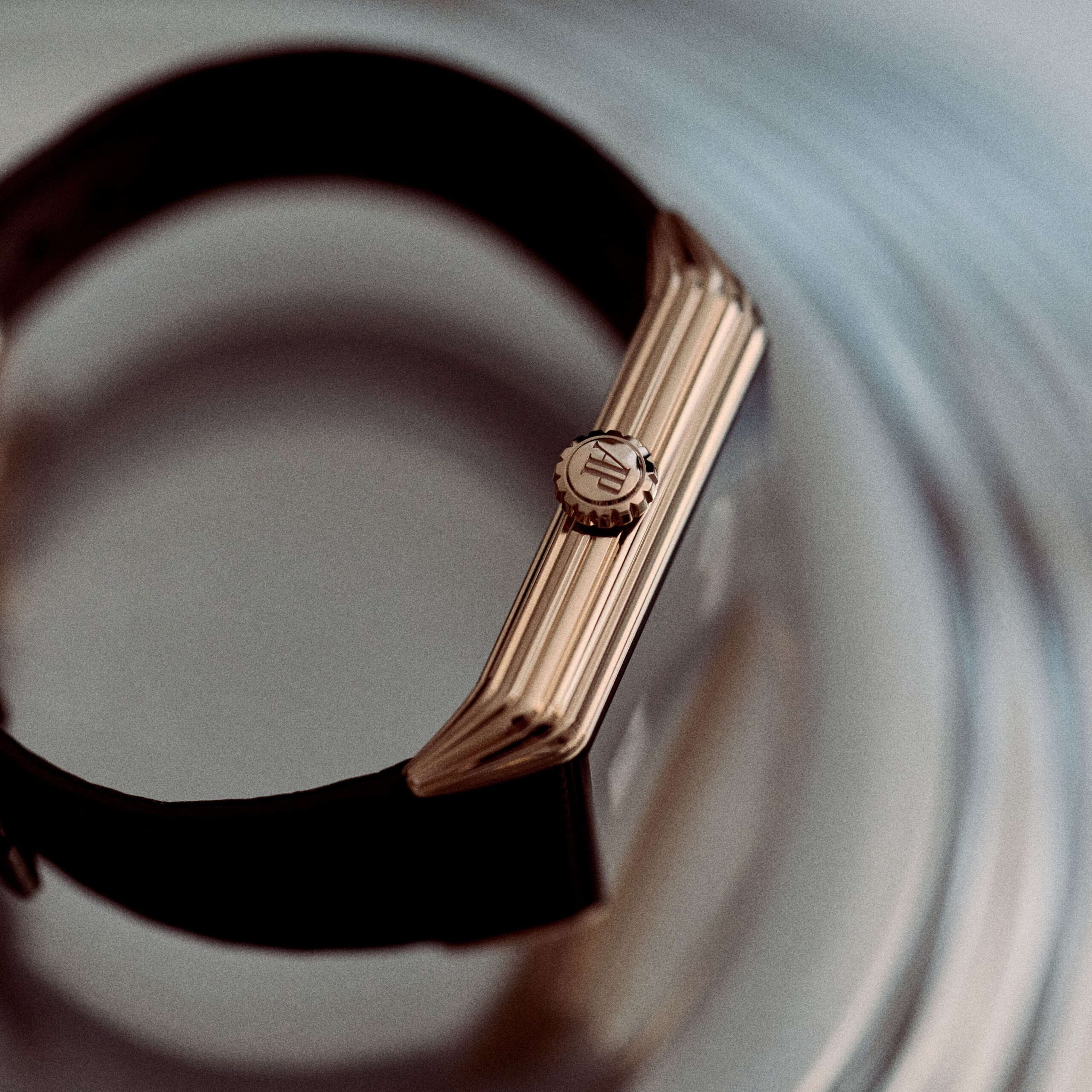 Audemars Piguet’den Yeni New Frame Jumping Hour