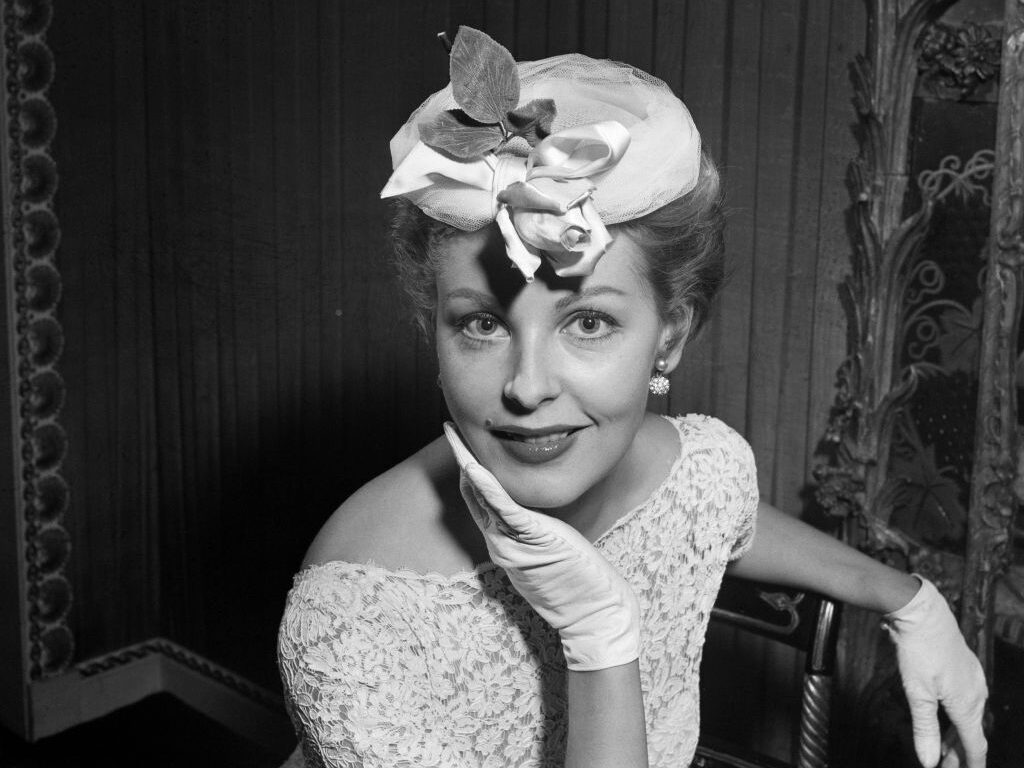 Dantelin Yeni Yorumu: Modern Silüetlerde Feminen Detaylar