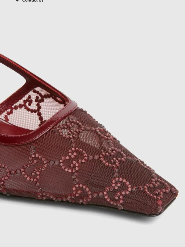 Lace’s New Interpretation: Feminine Details in Modern Silhouettes Lace’s New Interpretation: Feminine Details In Modern Silhouettes