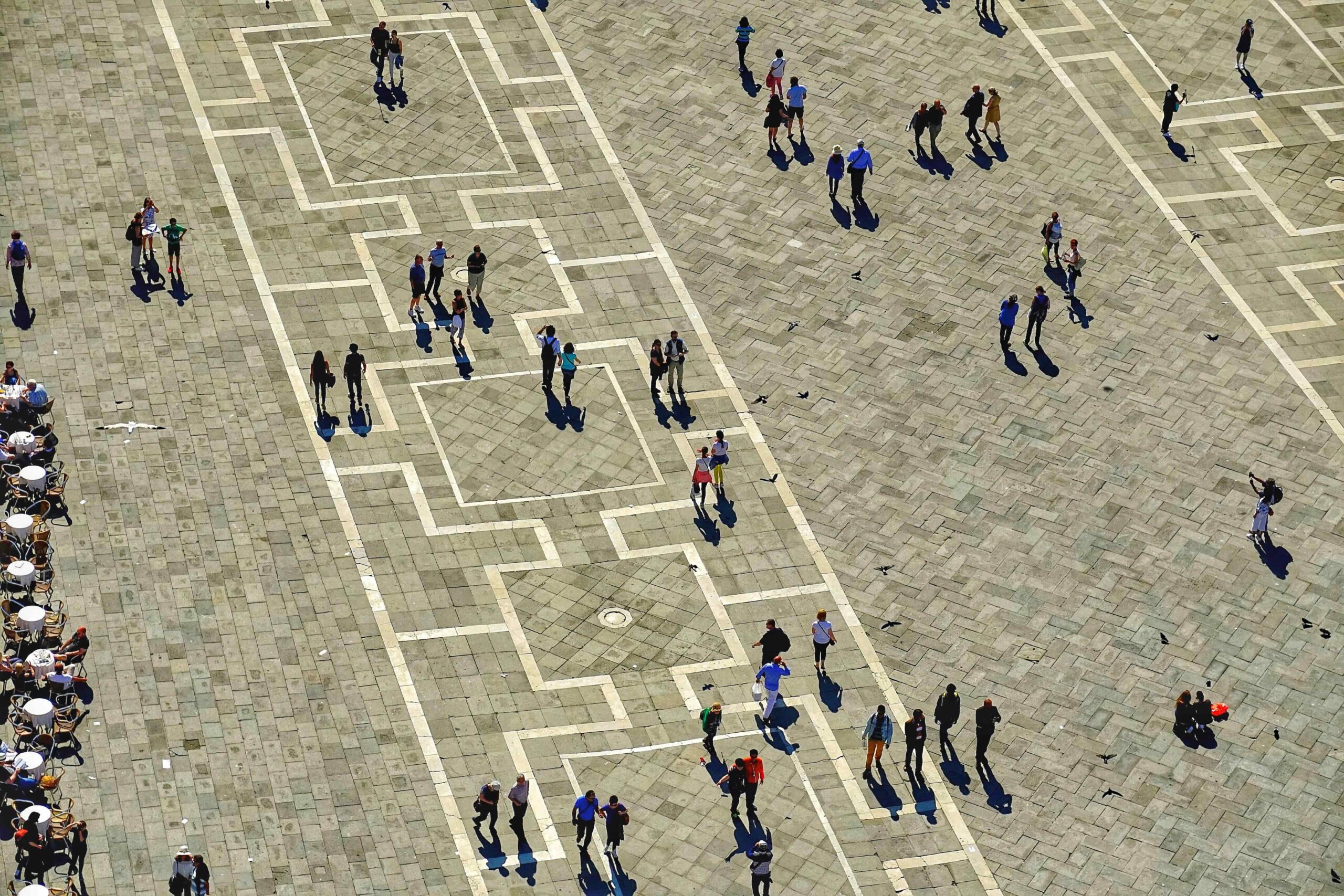 Zamanın Gökyüzüne Açılan Kapısı: San Marco Saat Kulesi Zamanın Gökyüzüne Açılan Kapısı: San Marco Saat Kulesi